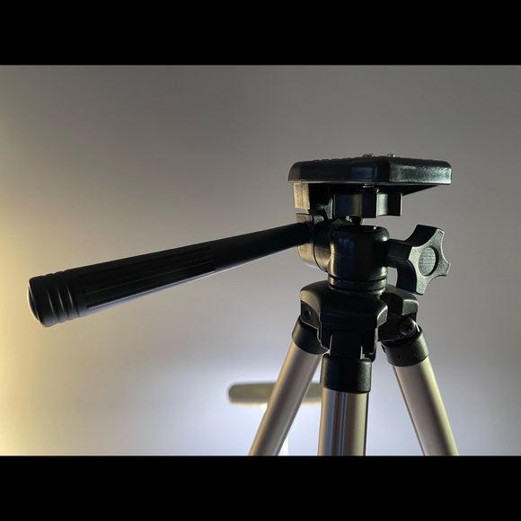 Canon XTi digital rebel. EOS AND CANON EF-S 18-135MM F3.5-5.6 IS STM LENS bundle - Picture 4 of 5